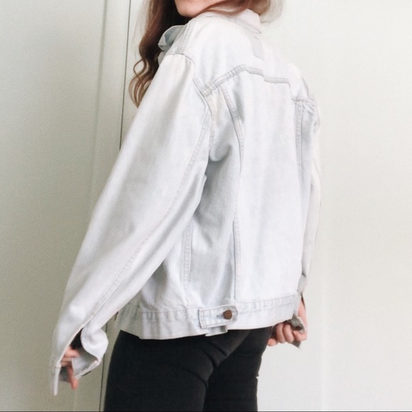 ❌SOLD — LEVI’S Oversized Denim Jacket - Picture 6 of 7
